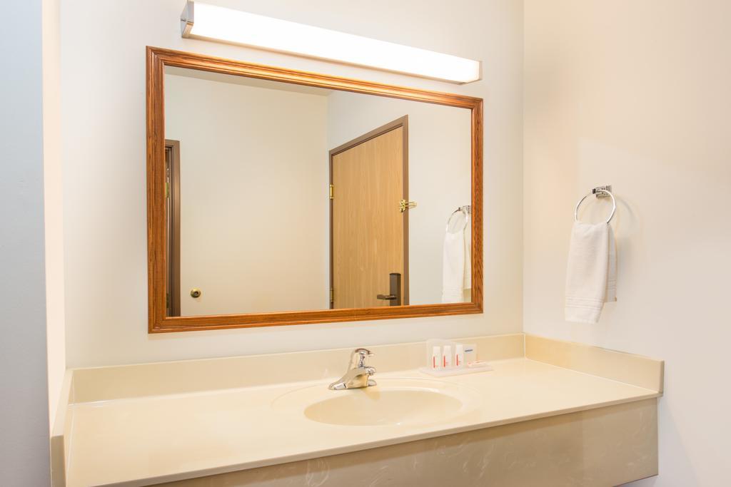 Super 8 by Wyndham Galva Hotell Eksteriør bilde